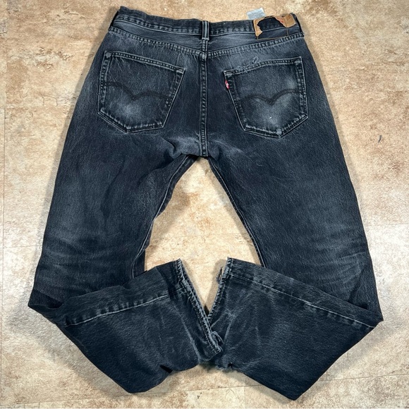 Levis 501 Jeans Mens 36x32‎ Black Denim Button Fly Mid Rise Straight Faded Pants - Picture 2 of 7